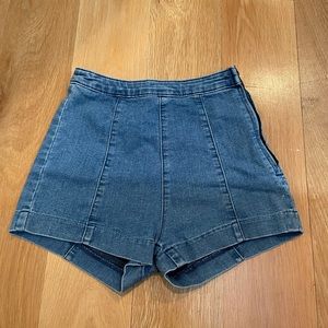 denim shorts with zipper on the hip